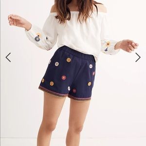 Embroidered boho floral elastic pull on Madewell short with pockets